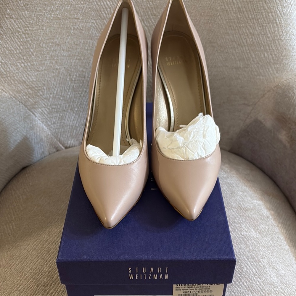 Stuart Weitzman Women's Tan Pumps